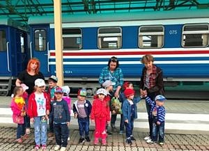 Лето для воспитанников детского дома началось с экскурсии по железной дороге