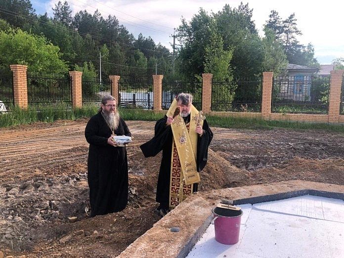 В стоящем на трассе Благовещенск — Свободный селе Новинка заложили церковь