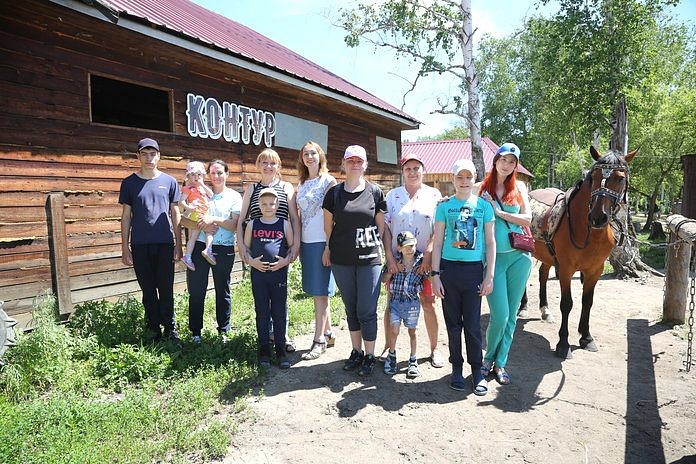Пять свободненских семей с особенными детьми пригласили в клуб конного туризма