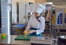 Известные амурские кулинары принимали экзамен у студентов колледжа сервиса и торговли