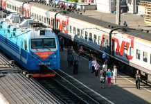 Три пассажирских поезда задержаны из-за размыва насыпи в Приамурье