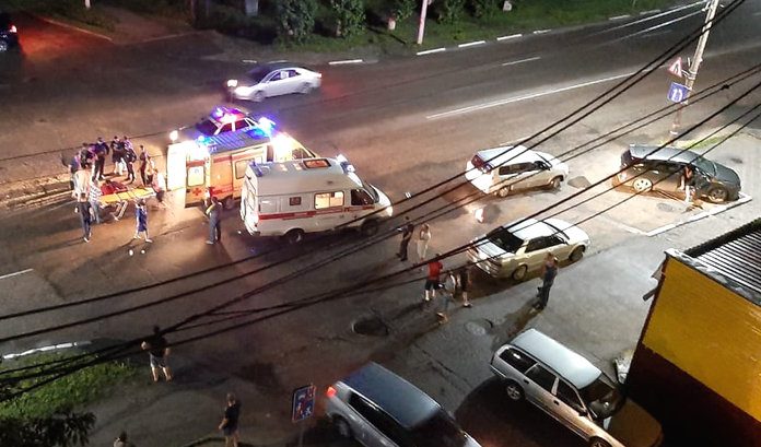 Очевидцы: сбивший двух пешеходов водитель в Свободном уехал с места ДТП