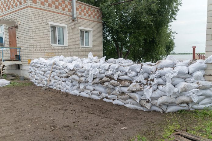 На укрепление дамб в Суражевке требуется помощь добровольцев