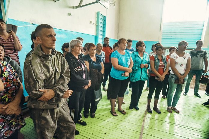 Губернатор Приамурья встретился с жителями наиболее пострадавших от наводнения сёл