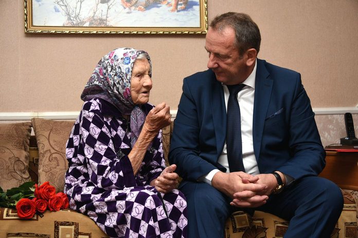 Глава города поздравил 103-летнюю жительницу Свободного