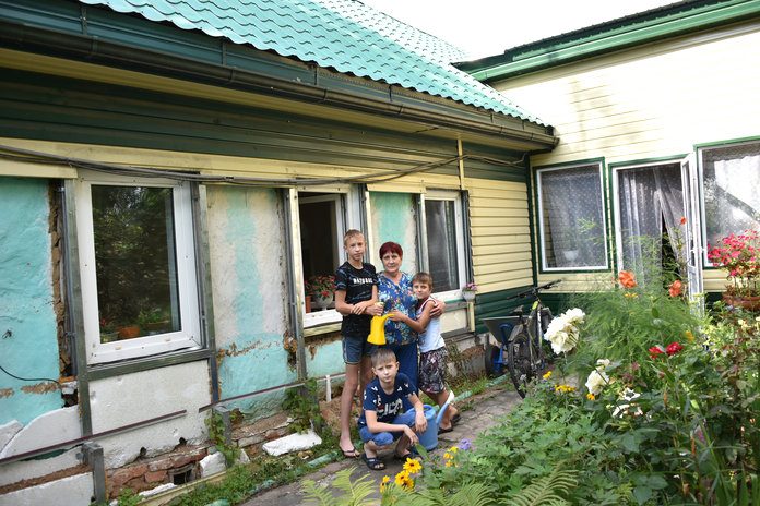 Бабушка с тремя внуками просит свободненцев помочь в строительстве нового дома на месте рухнувшего