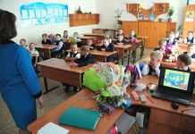 В России предложили сделать оклады учителей и врачей не ниже двух МРОТ