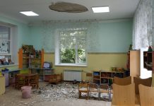 Здание, в котором на детей с потолка упала штукатурка, амурские власти закроют на обследование