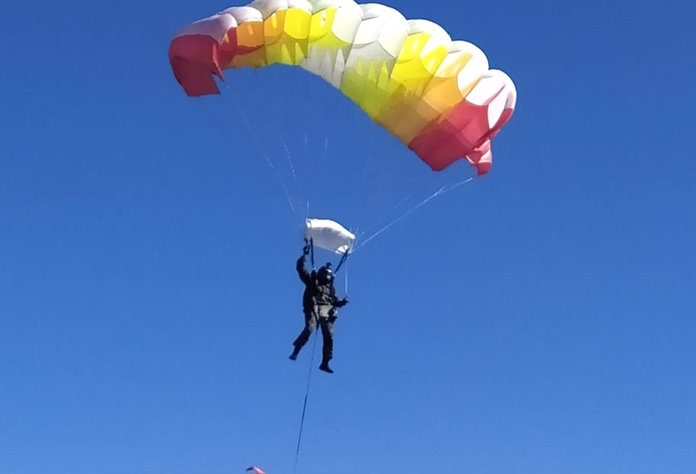 Полсотни школьников Приамурья прыгнули с высоты 800 метров под куполом парашюта