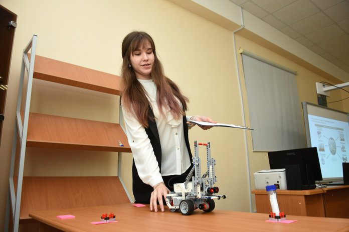 Школьники Свободного сделали первые шаги в робототехнику