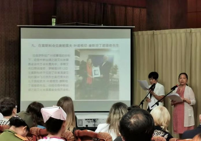 Жители Пекина прошли «Бессмертным полком» с портретами русских лётчиков