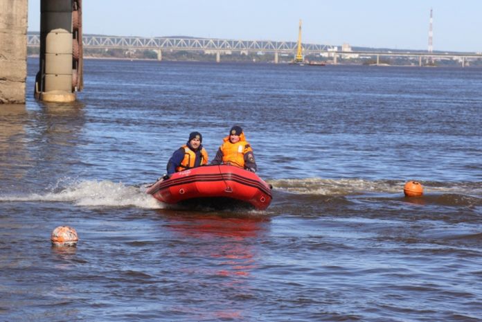 Амурские спасатели отрабатывали приёмы работы на воде в чрезвычайных ситуациях
