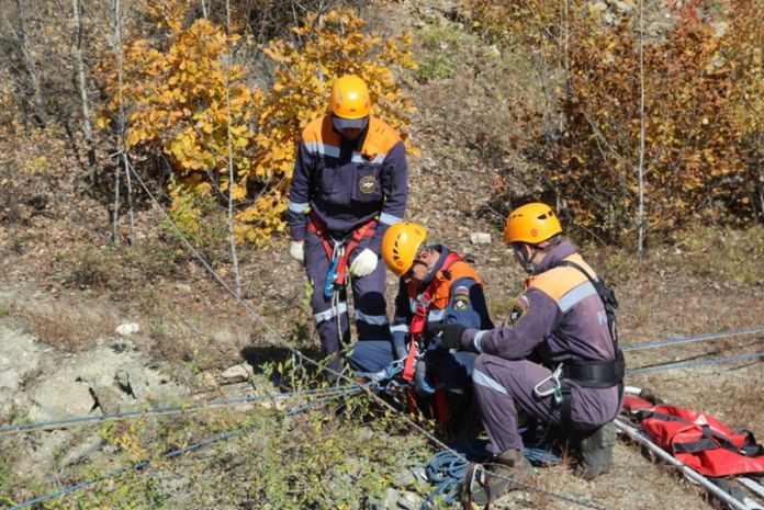 Амурские спасатели искали туристов в горной местности