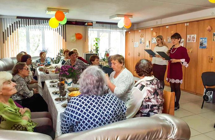 Праздник для пожилых свободненцев в центре «Лада» помог им позабыть о возрасте