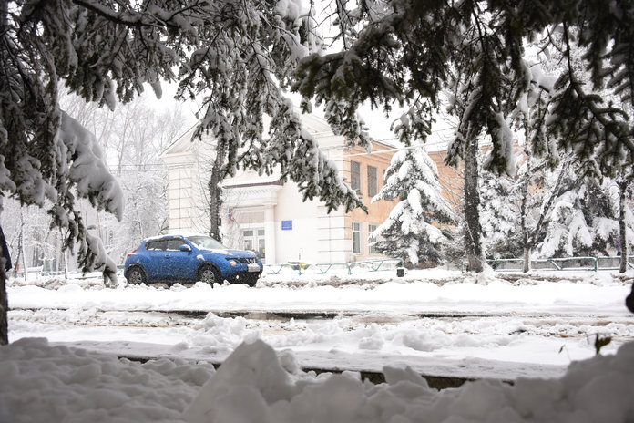 Снежная сказка в Свободном обернулась проблемами на дорогах
