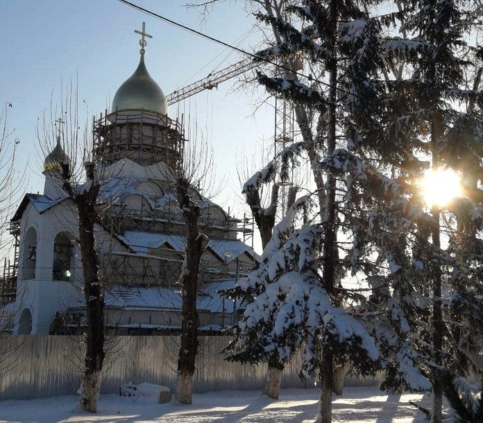 Утро после снегопада Свободный встретил с храмом под золотым куполом