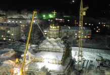 Большой купол и крест вознеслись над строящимся храмом в Свободном