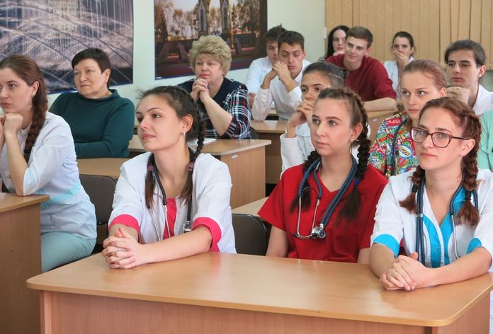С 1 сентября кураторы в амурских колледжах начнут получать доплаты по указу президента РФ