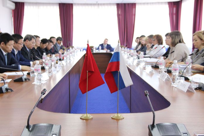 Масштабные совместные проекты обсудили в правительстве Приамурья с делегацией из Китая