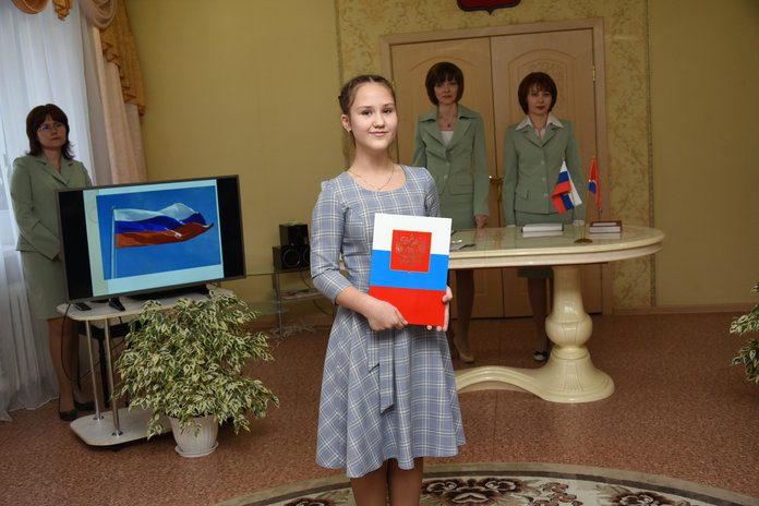 Юные свободненцы получили паспорта накануне праздника России