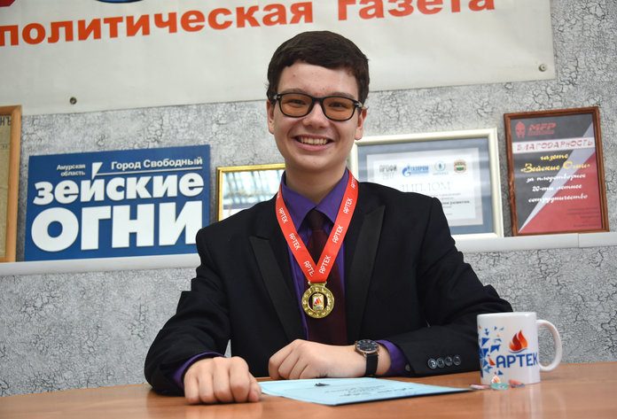 16-летний чтец из Свободного покорил жюри и зрителей областного конкурса