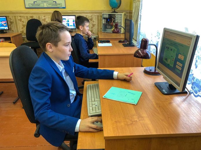 Школы Амурской области подключают к высокоскоростному интернету