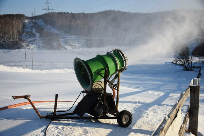 Снежная пушка ускорит открытие лыжной базы в Свободном