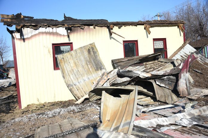 Три свободненских семьи с маленькими детьми остались без жилья после пожаров