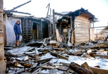 Три свободненских семьи с маленькими детьми остались без жилья после пожаров