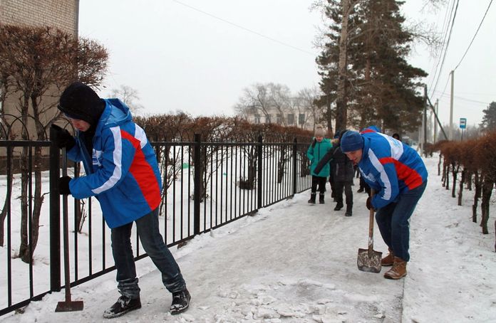 «Снежный десант» убирает лёд с улиц и проводит мастер-классы в сёлах Приамурья