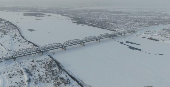 Открыто движение поездов по новому железнодорожному мосту через реку Зея на Транссибе