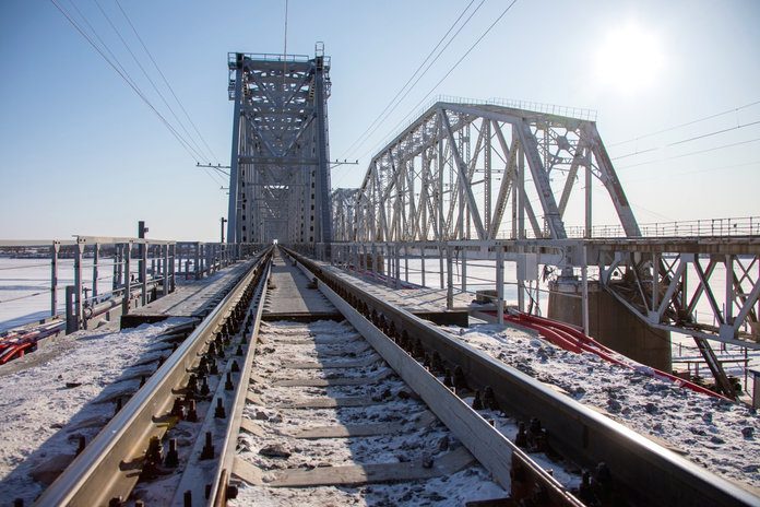 Открыто движение поездов по новому железнодорожному мосту через реку Зея на Транссибе