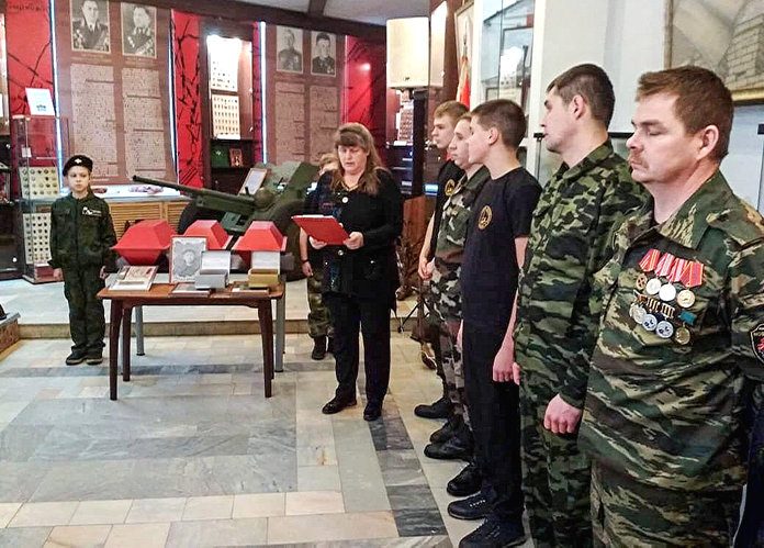 В Великом Новгороде прошла церемония передачи останков красноармейца из Свободного