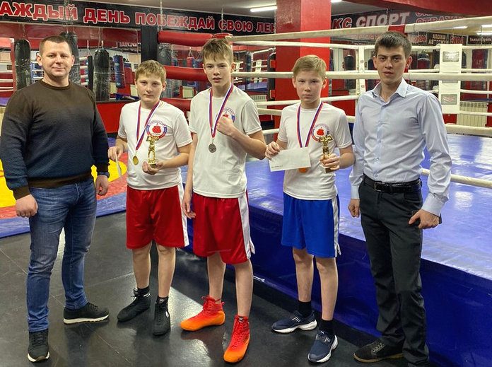 Золотые и серебряная победы свободненских боксёров клуба «Легенда»