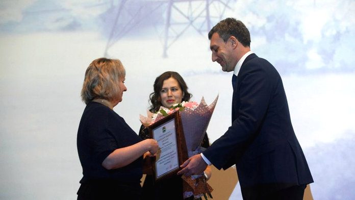 Амурских энергетиков накануне профессионального праздника поздравил губернатор