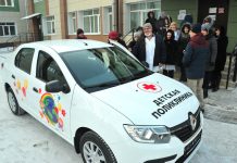 Детская поликлиника Свободного получила в подарок от мецената автомобиль Renault LOGAN