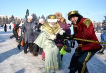 Настоящий новогодний переполох устроили свободненцы в ледовом городке