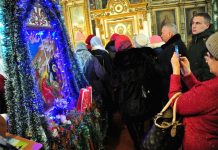Тысячи свободненцев встречали Рождество в Свято-Никольском храме