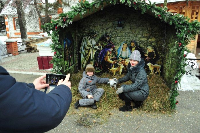 Тысячи свободненцев встречали Рождество в Свято-Никольском храме