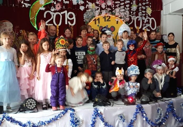 Детям из свободненского села устроили рождественский праздник