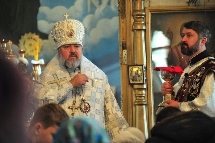 Архиепископ Лукиан исполнил Рождественские колядки в храме Свободного