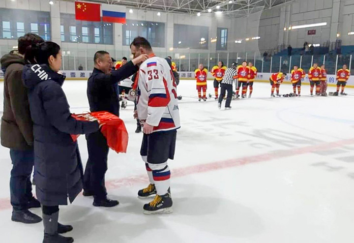 Амурские хоккеисты продолжают одерживать победы в международных матчах в Китае