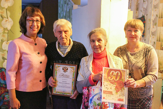 Глава Свободненского района поздравила с 90-летним юбилеем жителя села Новгородка
