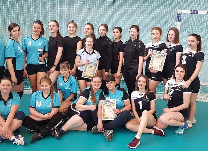Волейбольный турнир «Кубок НИПИГАЗа» собрал 8 свободненских команд