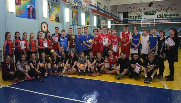 Гимназисты Свободного провели XX волейбольный турнир памяти учителя