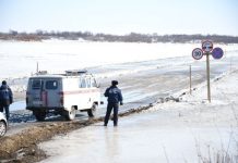 Грузовикам запретили выезжать на ледовую переправу в Свободном