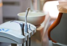 Бесплатной установкой зубных протезов для фронтовиков займутся амурские медики