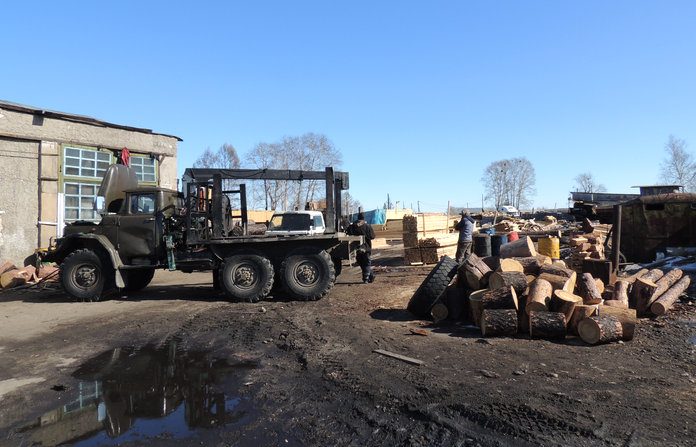 В Шимановске обнаружили незаконный пункт приёма и отгрузки древесины