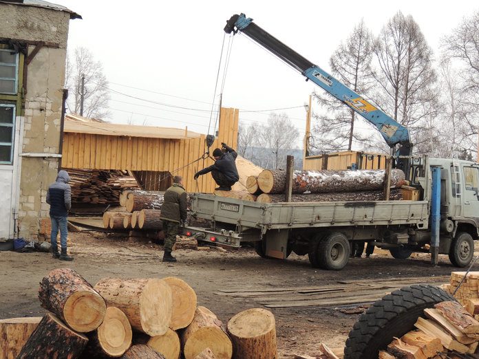 В Шимановске обнаружили незаконный пункт приёма и отгрузки древесины