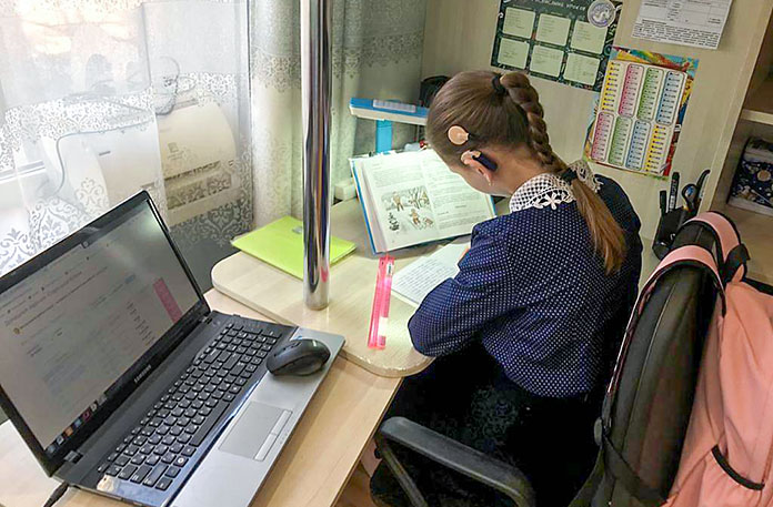 В Приамурье почти 70 тысяч детей изучают школьную программу удалённо